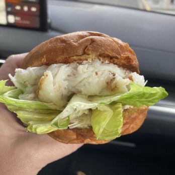 Gott's Roadside - Dungeness crab sandwich - Burgers Near Me - San Francisco, California Gott's Roadside - Dungeness crab sandwich - Burgers Near Me - San Francisco, California