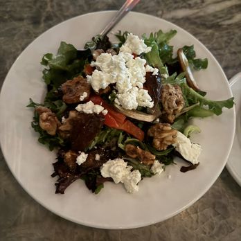 Nia Restaurant - Nia salad - Mediterranean Near Me - Chicago, Illinois