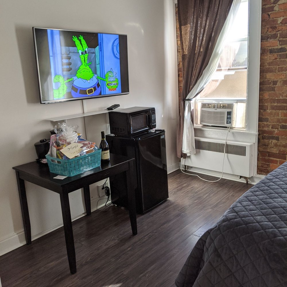 Hunter Arms Hotel - Room mini fridge microwave AC unit TV no wifi - Hotels Near Me - Saint Cloud, Florida
