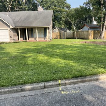 R Williams Lawn Care Service - a yard with grass and a house in the background - Lawn Services Near Me R Williams Lawn Care Service - a yard with grass and a house in the background - Lawn Services Near Me