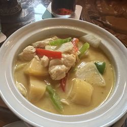 Phuket Thai-Restaurant - Yellow curry with chicken
