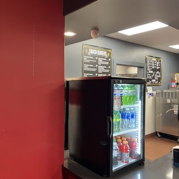 Sizzlin Smash - Counter view - Burgers Near Me - Madera, California
