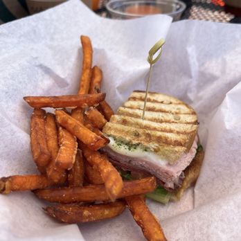 Catalina Food Tours - Sandwich and sweet potato fries - Food Tours Near Me - Avalon, California