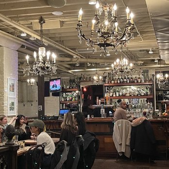 The Beehive - Down stairs bar with live music. - American Near Me - Boston, Massachusetts
