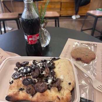 Pizza Alla Pala - Pizza Near Me - Los Angeles, California Pizza Alla Pala - Pizza Near Me - Los Angeles, California