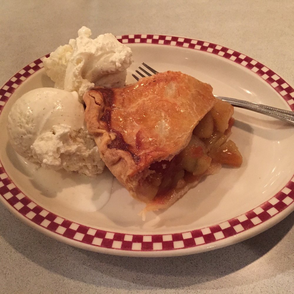 Cousins' - Apple Pie with ice cream - Sandwiches Near Me - The Dalles, Oregon