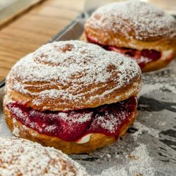 Chateau de Rockville Cafe - Strawberry Donut