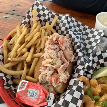 The Gloucester House - Lobster roll and bang bang shrimp - Seafood Near Me - Gloucester, Massachusetts