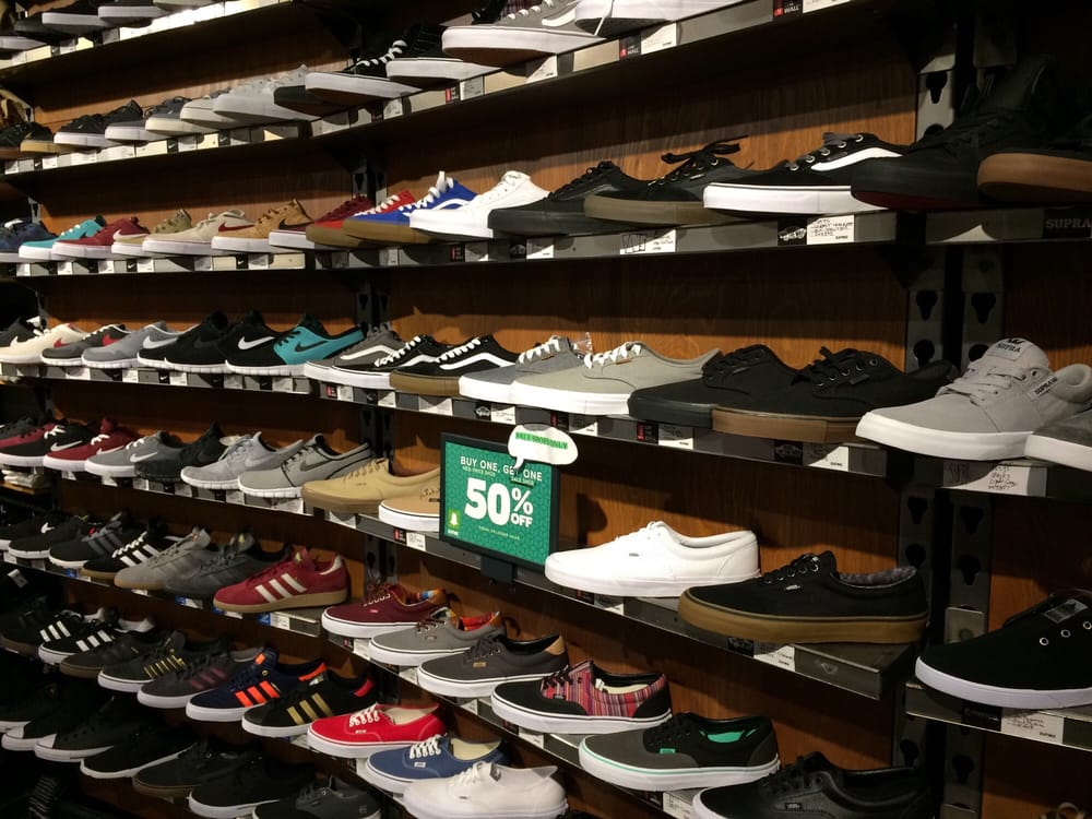 ZUMIEZ 101 Jordan Creek Pkwy, West Des Moines, Iowa Department