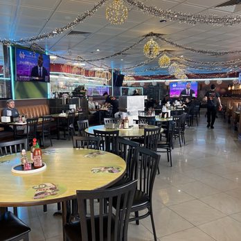 Bistro B - Seating - Vietnamese Near Me - Dallas, Texas