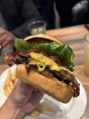 Quincy’s Potomac Bar & Grille by null