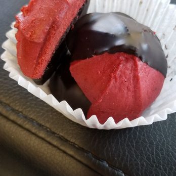 Three Dog Bakery- Perrysburg - Pet Stores Near Me - Perrysburg, Ohio