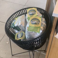 Starbucks - Coffee grounds for gardens