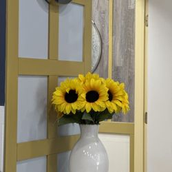 Barrington Towne Nail Salon - Decor