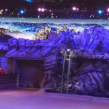 Dolly Parton's Stampede - Waterfall and scenery - Performing Arts Near Me - Branson, Missouri Dolly Parton's Stampede - Waterfall and scenery - Performing Arts Near Me - Branson, Missouri