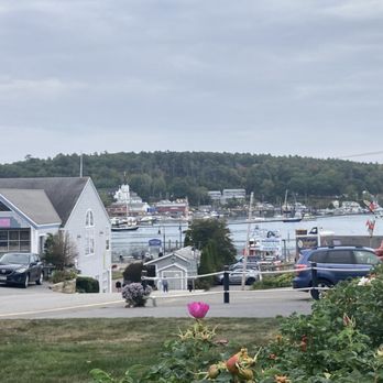 Brady’s - Boothbay Harbor - Comfort Food Near Me - Boothbay Harbor, Maine