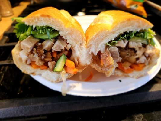 Le’s Banh Mi by null
