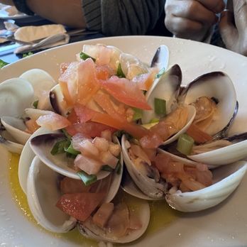 Mo's Seafood & Chowder - Sautéed buttery clams - Seafood Near Me - Seaside, Oregon Mo's Seafood & Chowder - Sautéed buttery clams - Seafood Near Me - Seaside, Oregon