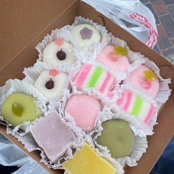 Fugetsu-Do - Candy Stores Near Me - Los Angeles, California