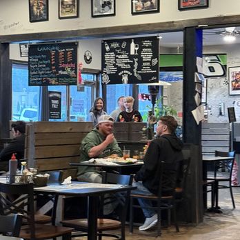 Wally Hatchet’s - Dining room - Comfort Food Near Me - Memphis, Tennessee