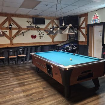 Big Texas - a pool table in a restaurant - Bars Near Me - Fort Erie, Ontario