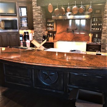 Albuquerque Tile and Stone - a kitchen with a bar - Countertop Installation Near Me - Albuquerque, New Mexico