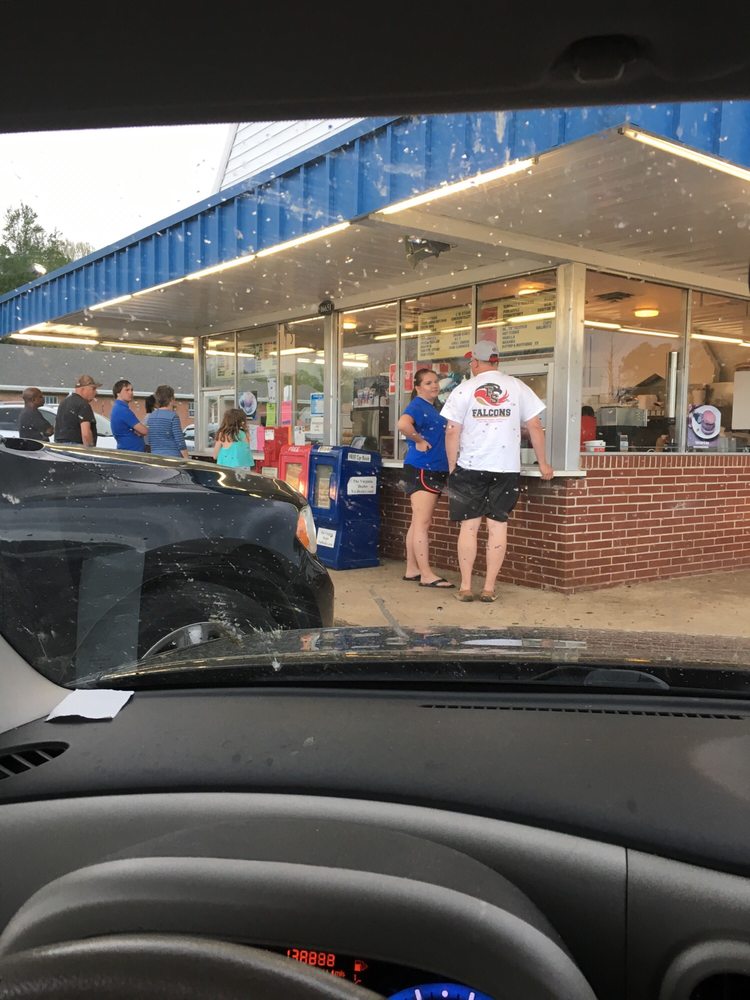 Dillwyn Dairy Freez Logo