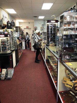 Bonds House Of Cutlery / Knives and More by null