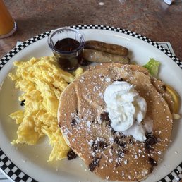 Chocolate Chip Pancakes (1020 cals.)