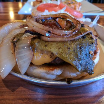 Toro Burger Bar - Green Chile Burger - Gastropubs Near Me - El Paso, Texas