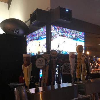 Great Eagle Bar & Grill - Beer and screens, basketball dream - American Near Me - Surprise, Arizona