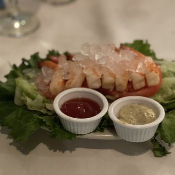 Gaido's - shrimp and lettuce on a plate - Seafood Near Me - Galveston, Texas