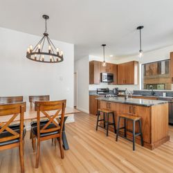 Granby Getaway - new kitchen appliances, table that can fit 6-8 people