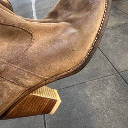 Heel Cap replacement was replaced with a rubber cap that didn't match the original one.