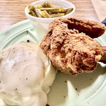 Vic's Cafe - Fried chicken, Mashed potatoes and green beans. - Diners Near Me - New Albany, Indiana Vic's Cafe - Fried chicken, Mashed potatoes and green beans. - Diners Near Me - New Albany, Indiana