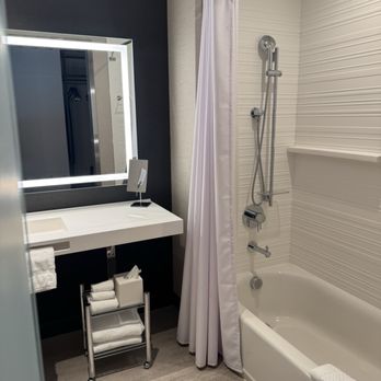 AC Hotel - 528 bathroom - Hotels Near Me - Sacramento, California