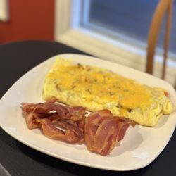 Morning Mist Cafe - Ham and cheese omelette