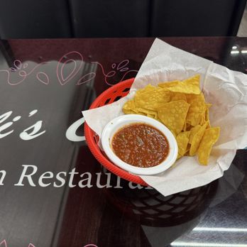geli's cafe - Chips and salsa - Mexican Near Me - Roswell, New Mexico