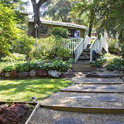 BJ's Nest Vacation Rental - Path to house and deck