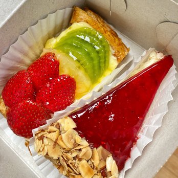 La Parisienne - Bakeries Near Me - Morro Bay, California