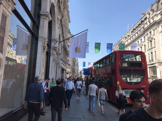 Apple Regent Street by null