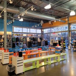 Road Runner Sports - Interior vibe