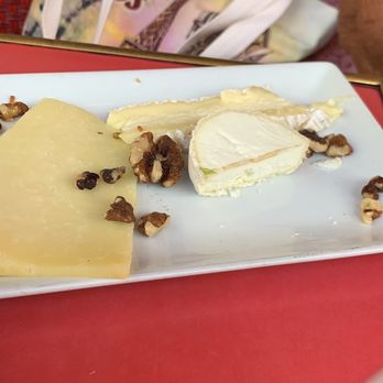 A la Place Saint Georges - Brasseries Near Me - Paris, 75 A la Place Saint Georges - Brasseries Near Me - Paris, 75