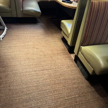Applebee's Grill + Bar - Broken seat - American Near Me - Sanford, Maine