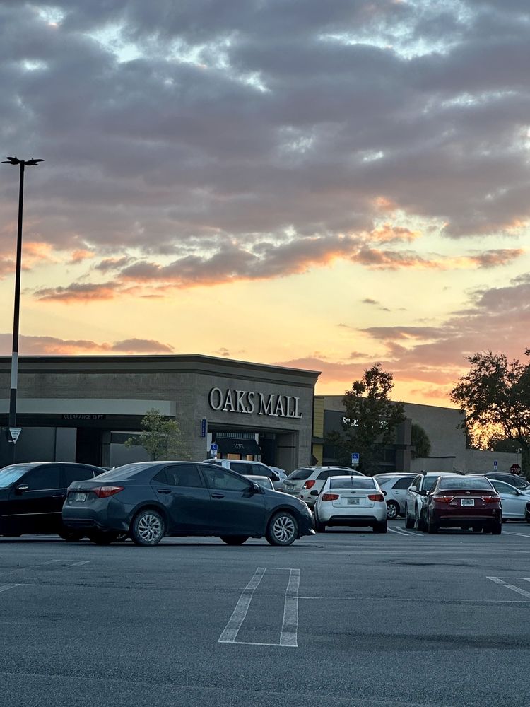 The Oaks Mall Image
