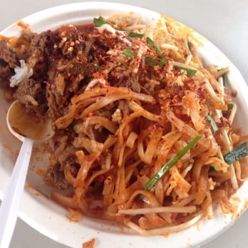 Wat Mongkolratanaram - Penang curry and pad thai. Looks like throw up on a plate, but it's solid, trust. - Thai Near Me - Berkeley, California