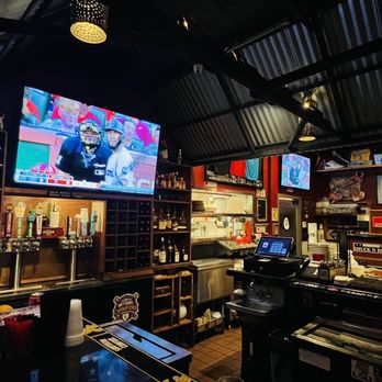 Shuck 'N Dive -  bar with a large screen tv - Cajun/Creole Near Me - Fort Lauderdale, Florida