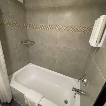 Vive Hotel Waikiki - Bathroom - Hotels Near Me - Honolulu, Hawaii Vive Hotel Waikiki - Bathroom - Hotels Near Me - Honolulu, Hawaii