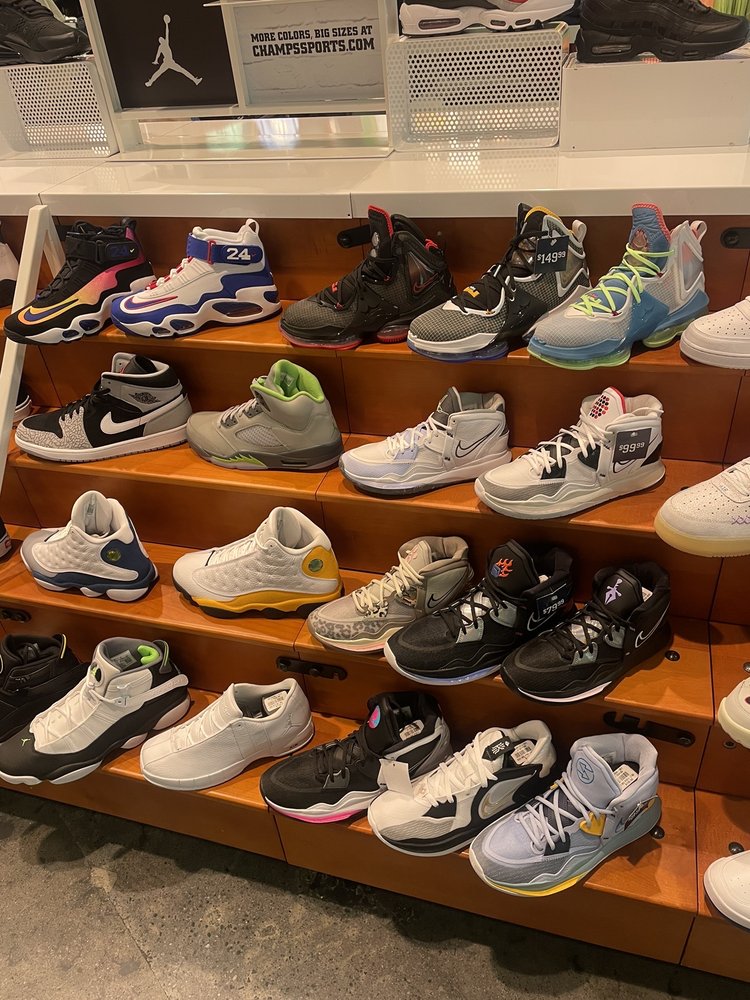 CHAMPS SPORTS Updated September 2024 11 Photos & 15 Reviews 350 W