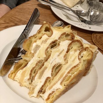 HARBS SoHo - peach crumble cake - Bakeries Near Me - New York, New York HARBS SoHo - peach crumble cake - Bakeries Near Me - New York, New York